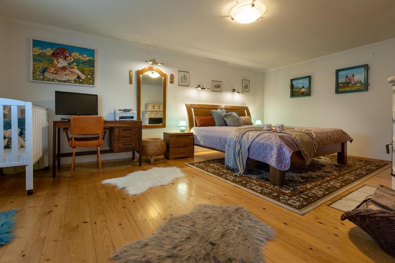 Villa Amalia, Centrum Banska Stiavnica, Parkovanie Pre 2 Auta, Velka Zahrada S Krbom, Cela Villa Amalia Pre 14 Osob Alebo Samostatne Nezavisle Prve Podlazie Villa Ama Pre 6 Osob Alebo Samostatne Nezavisle Podkrovie Villa Lia Pre 8 Osob,Pristup Cez Pi Exterior foto