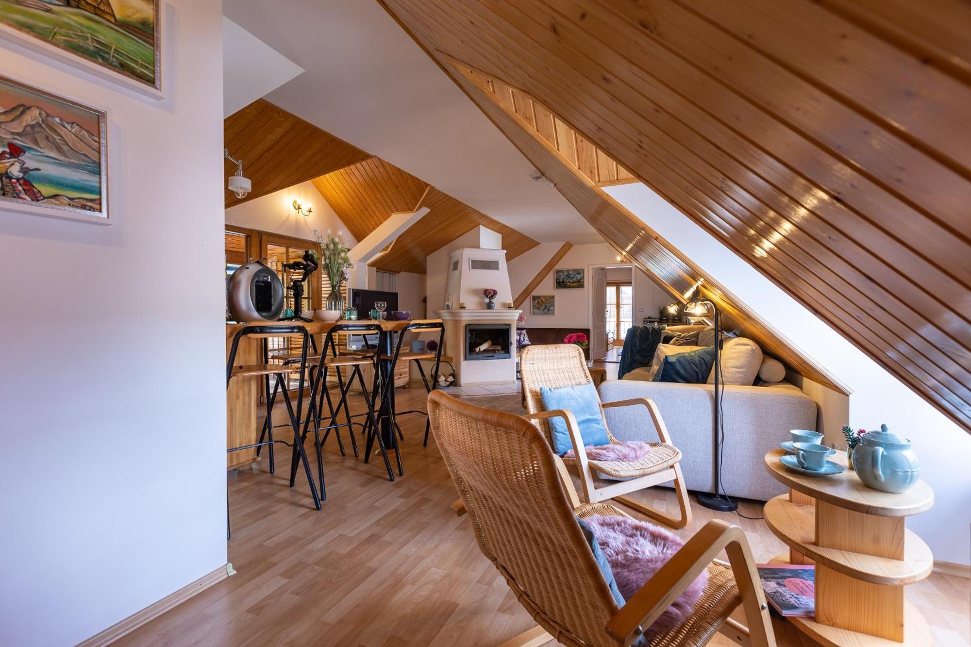 Villa Amalia, Centrum Banska Stiavnica, Parkovanie Pre 2 Auta, Velka Zahrada S Krbom, Cela Villa Amalia Pre 14 Osob Alebo Samostatne Nezavisle Prve Podlazie Villa Ama Pre 6 Osob Alebo Samostatne Nezavisle Podkrovie Villa Lia Pre 8 Osob,Pristup Cez Pi Exterior foto