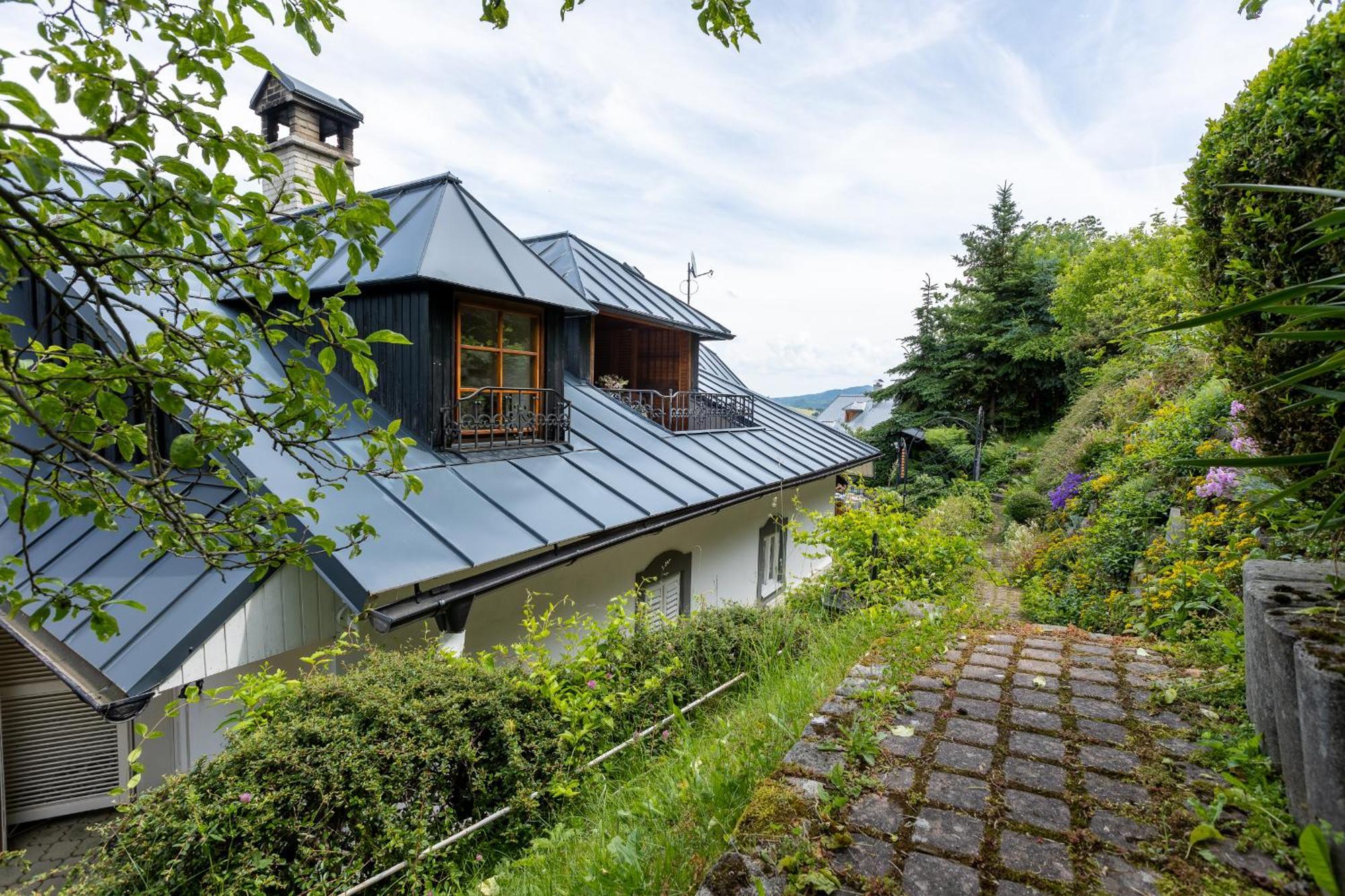 Villa Amalia, Centrum Banska Stiavnica, Parkovanie Pre 2 Auta, Velka Zahrada S Krbom, Cela Villa Amalia Pre 14 Osob Alebo Samostatne Nezavisle Prve Podlazie Villa Ama Pre 6 Osob Alebo Samostatne Nezavisle Podkrovie Villa Lia Pre 8 Osob,Pristup Cez Pi Exterior foto